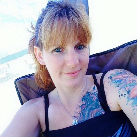 Meet your Posher, Laurie - Picture 1 of 1